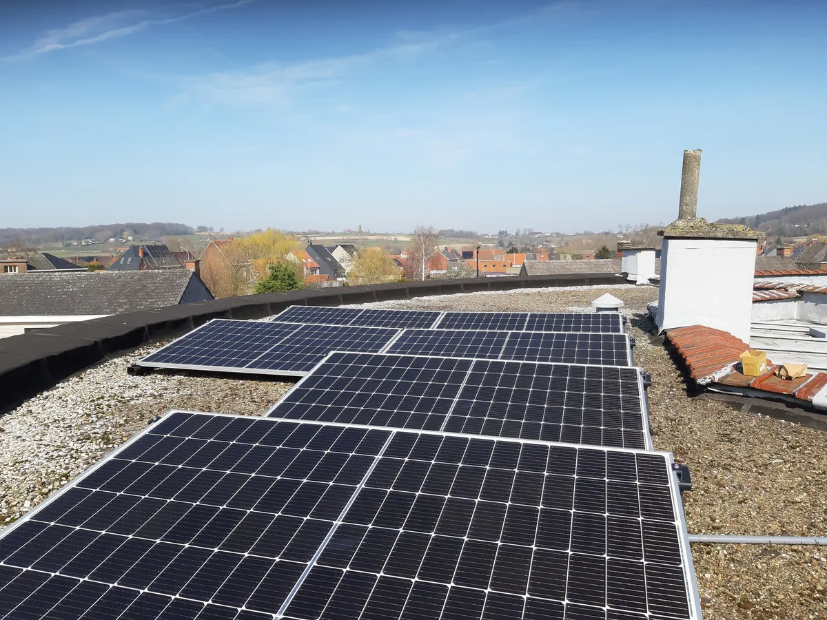 Zonnepanelen + Batterij + Slimme Sturing installatie Ronse — Solarnation