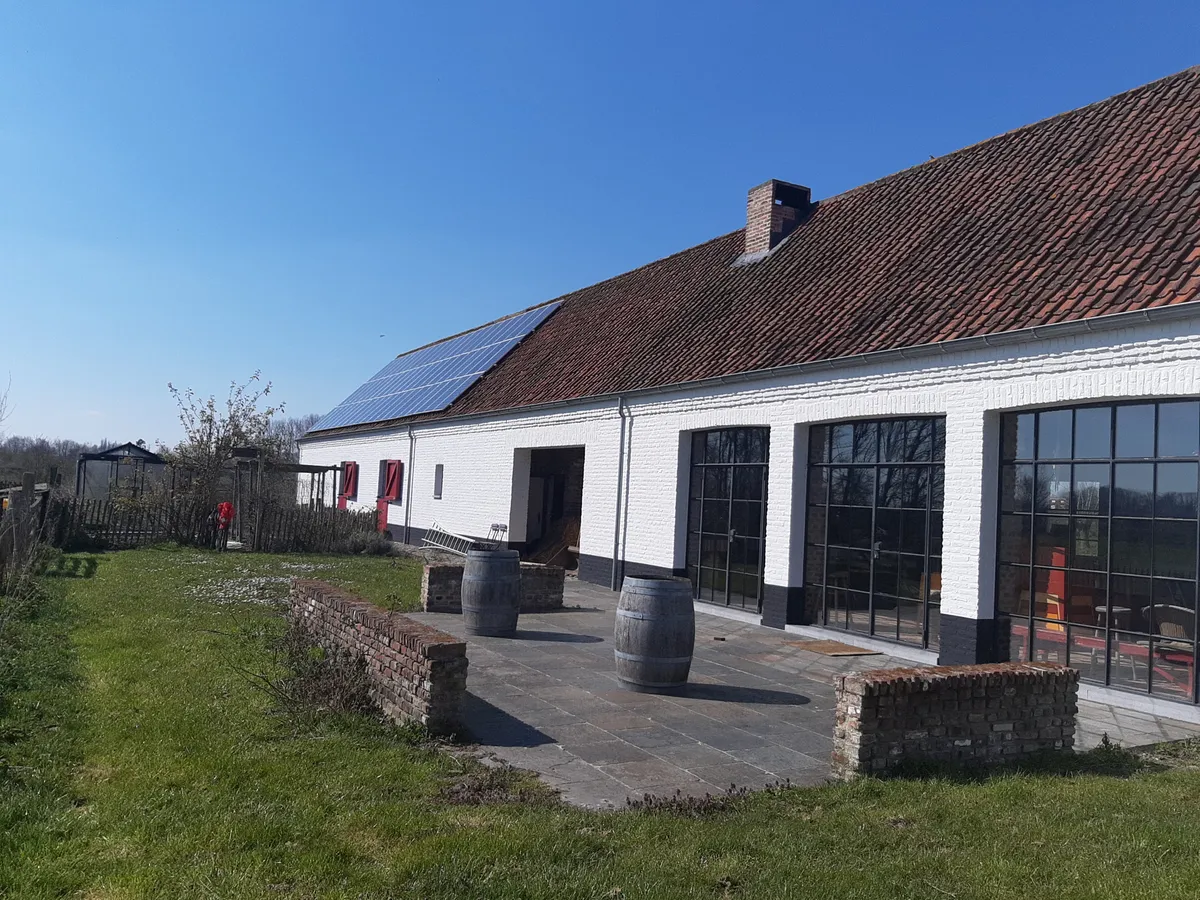 Panneaux solaires + BESS + Pilotage Intelligent installation Tielt — Solarnation