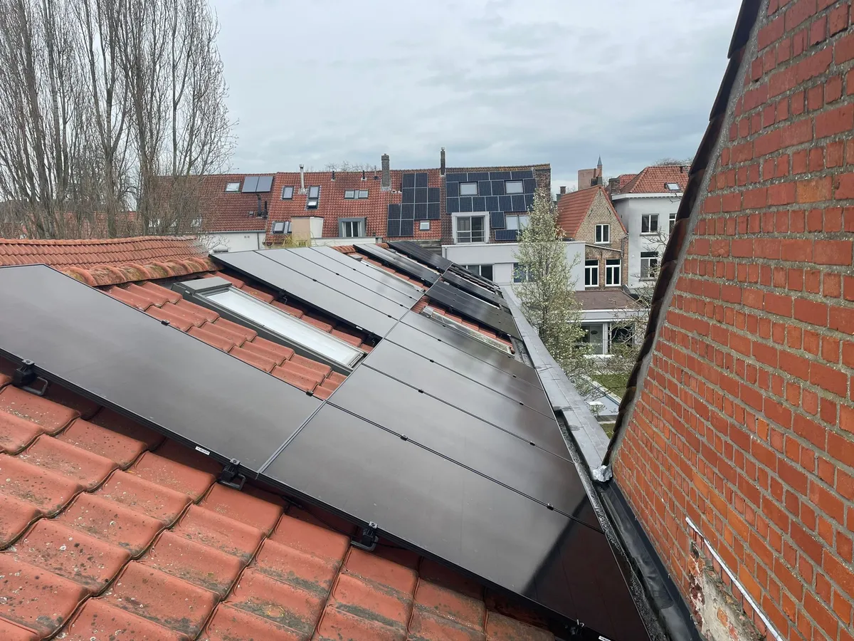 Zonnepanelen Brugge (8000) — Erkend installateur Solarnation Zonnepanelen installatie Brugge — Solarnation