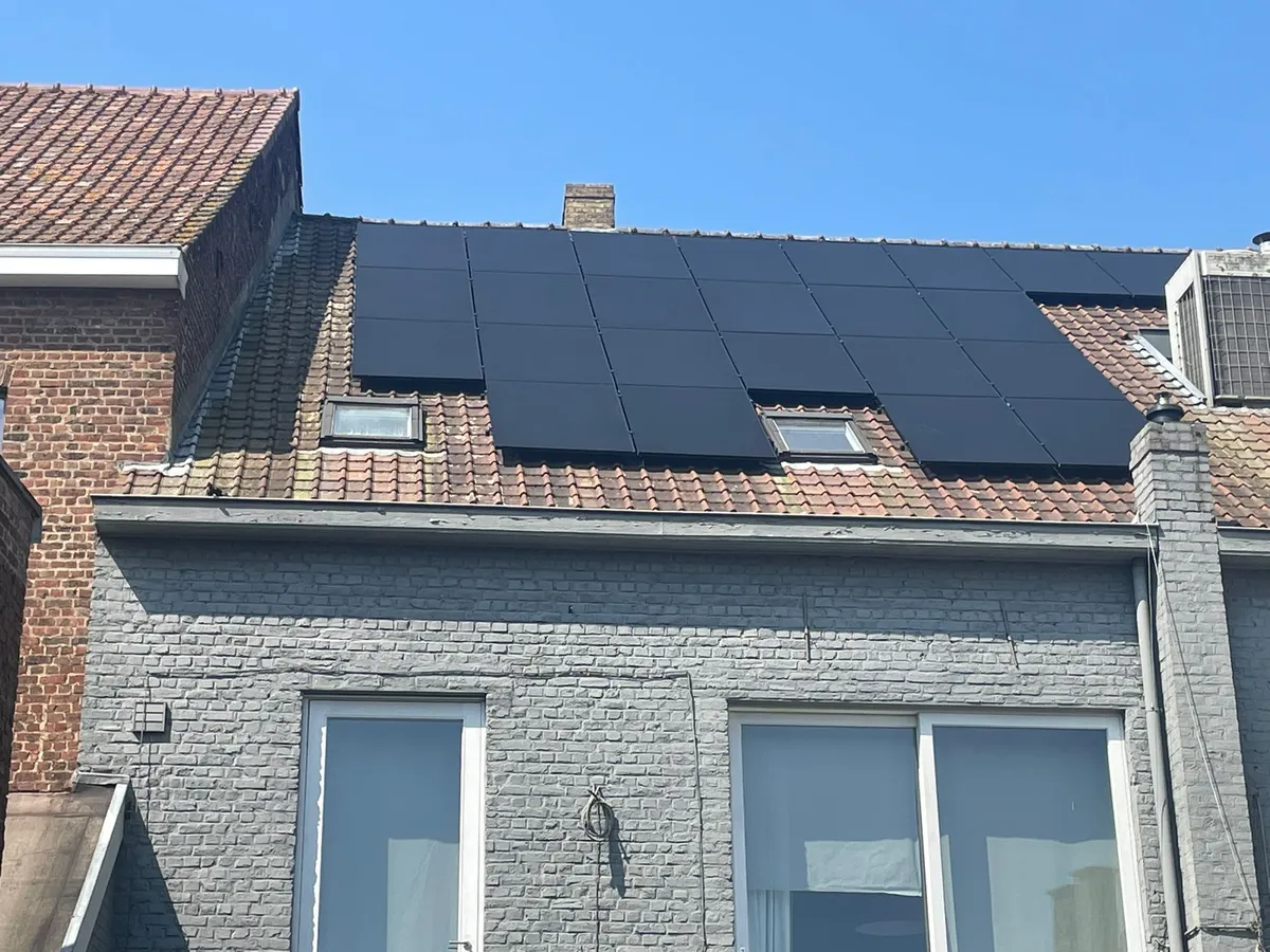 Zonnepanelen + Batterij + Slimme Sturing installatie Ieper — Solarnation