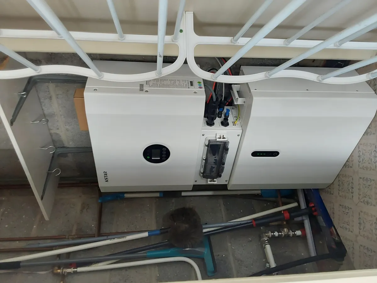 Zonnepanelen + Batterij + Slimme Sturing installatie Zele — Solarnation