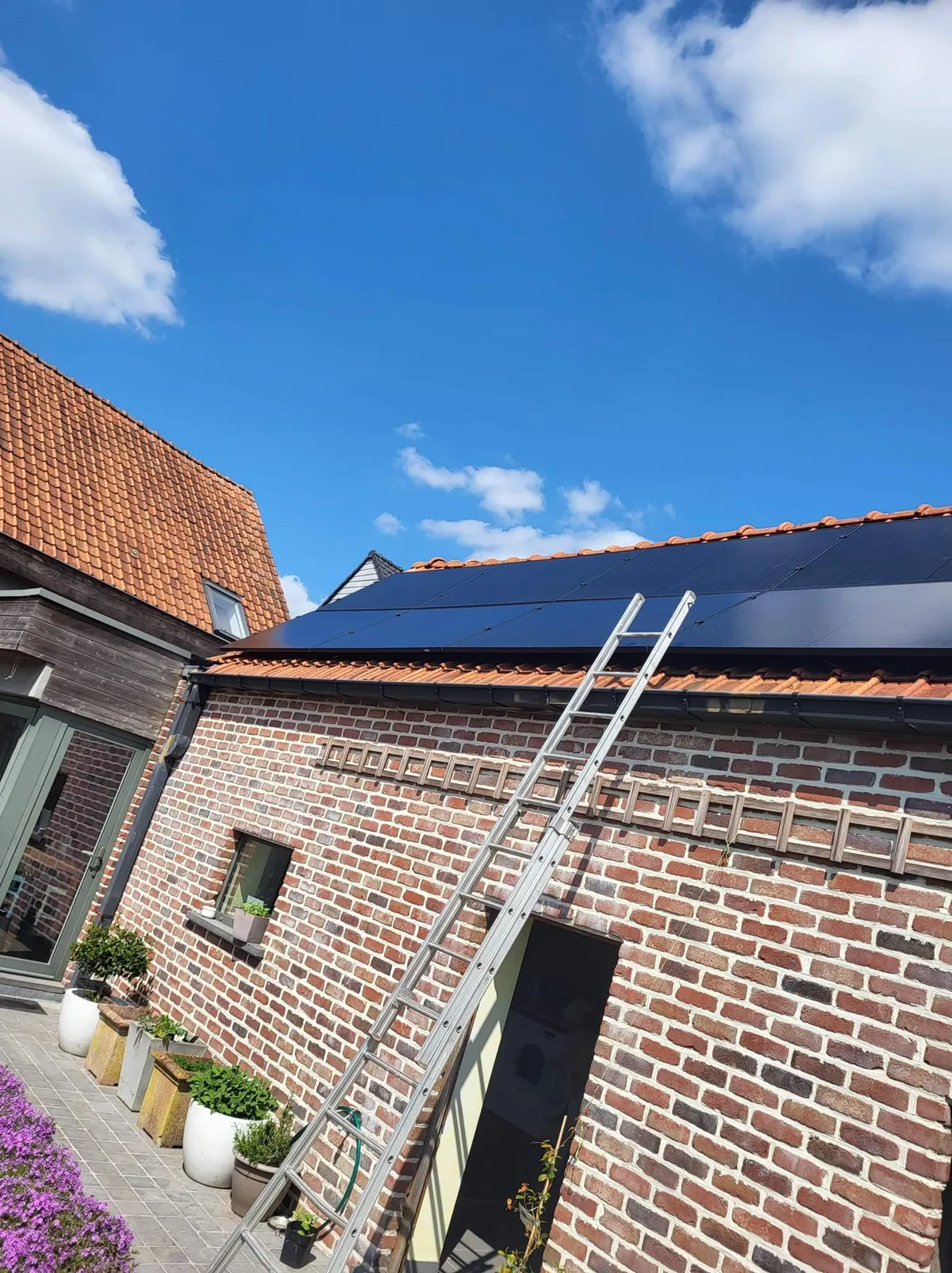 Zonnepanelen + Batterij + Slimme Sturing installatie Oosterzele — Solarnation