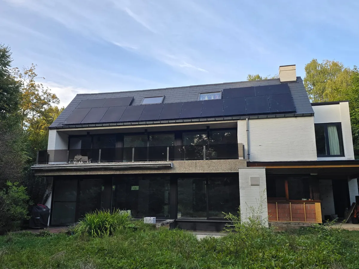 Zonnepanelen + Batterij + Slimme Sturing installatie Enghien — Solarnation