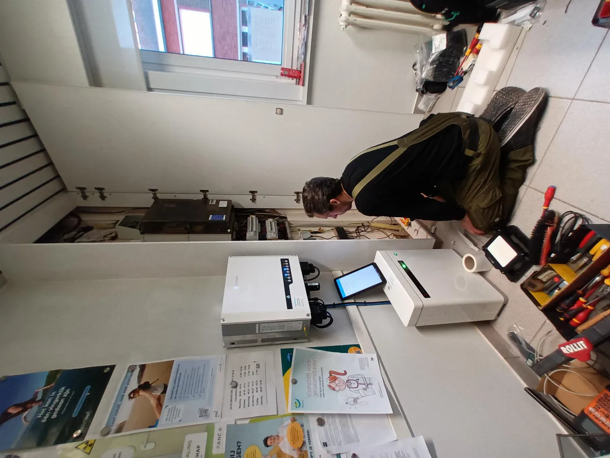 Zonnepanelen + Batterij + Slimme Sturing installatie Poperinge — Solarnation