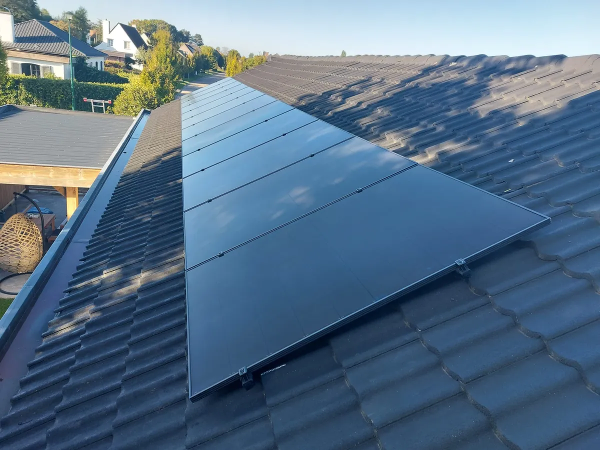 Zonnepanelen + Batterij + Slimme Sturing installatie Merelbeke — Solarnation