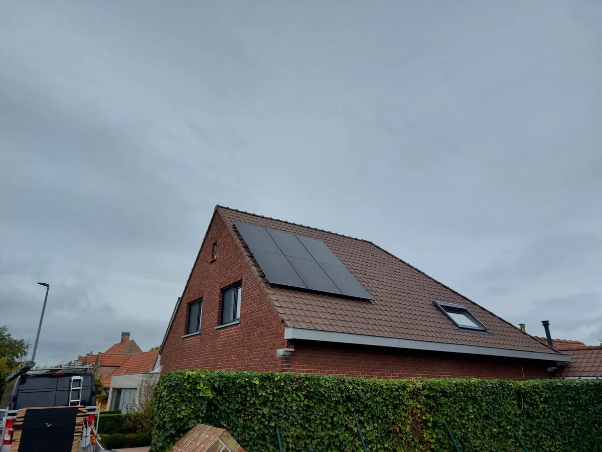 Zonnepanelen + Batterij + Slimme Sturing installatie Zillebeke — Solarnation