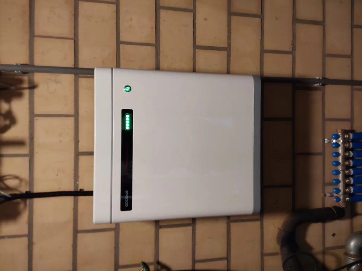 Zonnepanelen + Batterij + Slimme Sturing installatie Torhout bus 004 — Solarnation