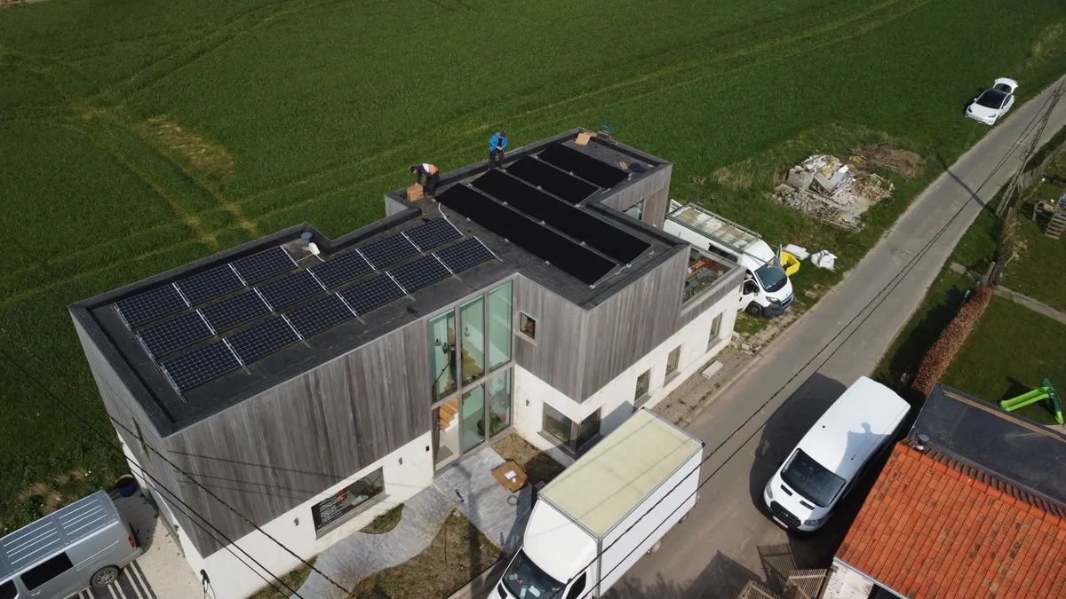 Zonnepanelen installatie Stavele — Solarnation