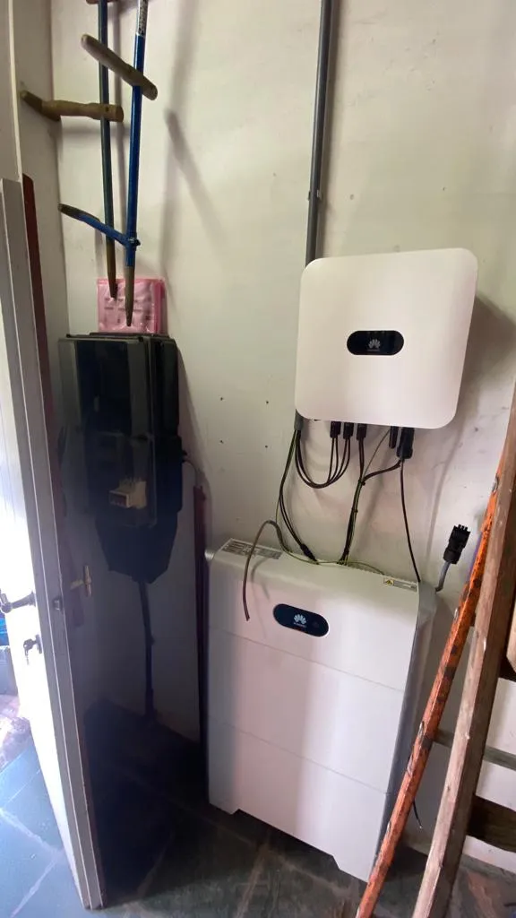 Zonnepanelen + Batterij + Slimme Sturing installatie Brugge — Solarnation