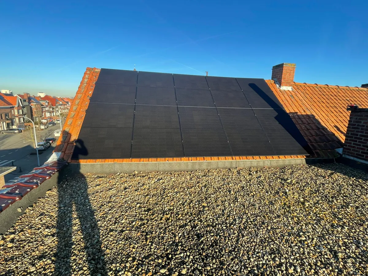 Zonnepanelen Kortrijk (8500) — Erkend installateur Solarnation Zonnepanelen installatie Kortrijk — Solarnation