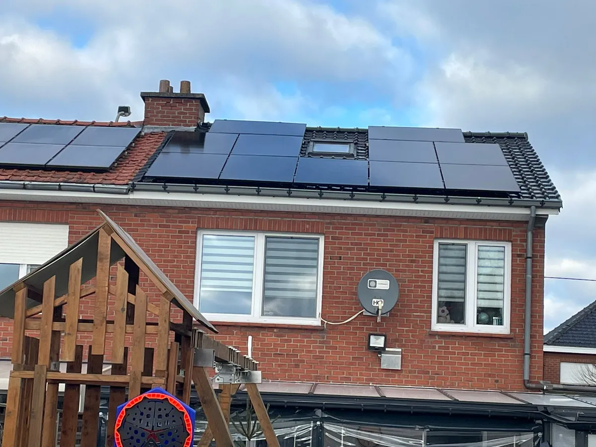 Zonnepanelen + Batterij + Slimme Sturing installatie Roeselare — Solarnation