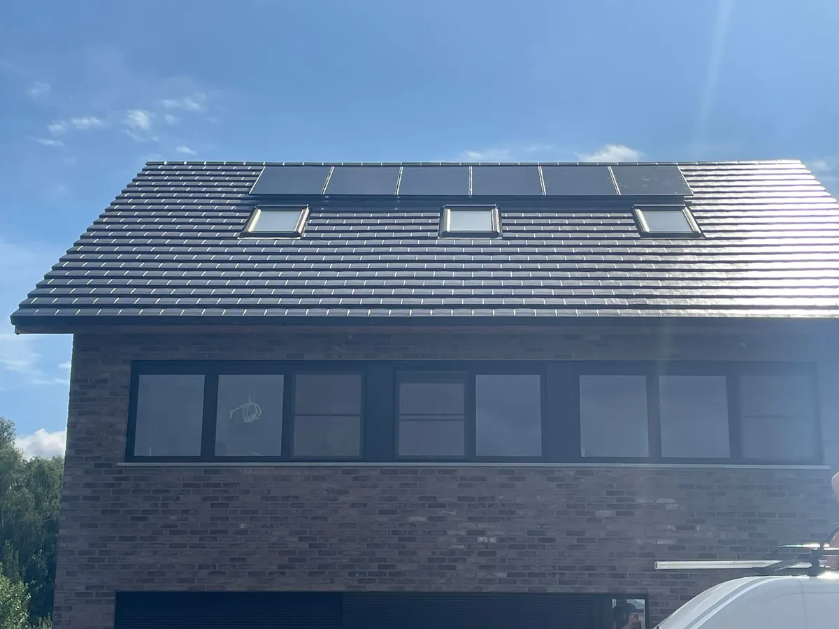 Zonnepanelen + Batterij + Slimme Sturing installatie Kuurne — Solarnation
