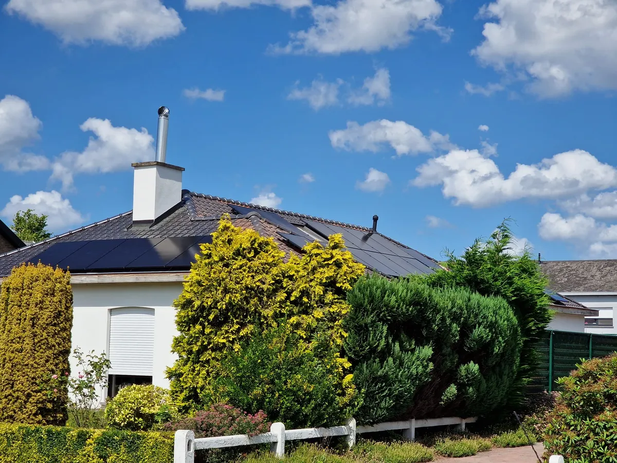 Zonnepanelen + Batterij + Slimme Sturing installatie Wondelgem — Solarnation