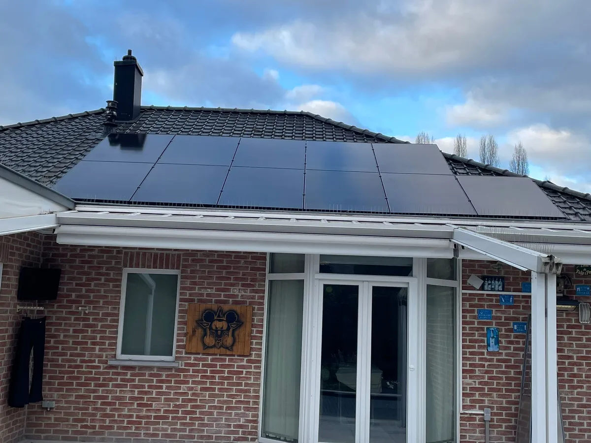Panneaux solaires + Batterie + Pilotage Intelligent installation Lennik — Solarnation