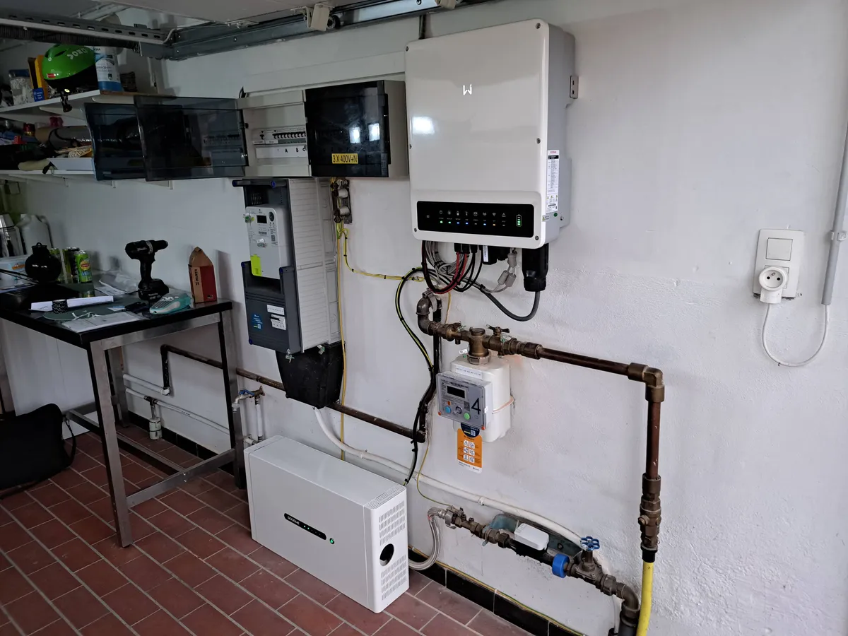 Zonnepanelen + Batterij + Slimme Sturing installatie Brugge — Solarnation