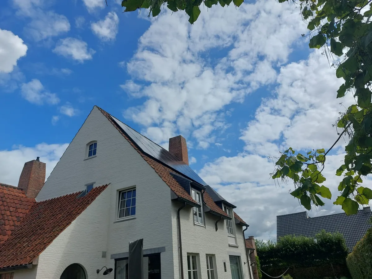 Zonnepanelen + Batterij + Slimme Sturing installatie Laarne — Solarnation