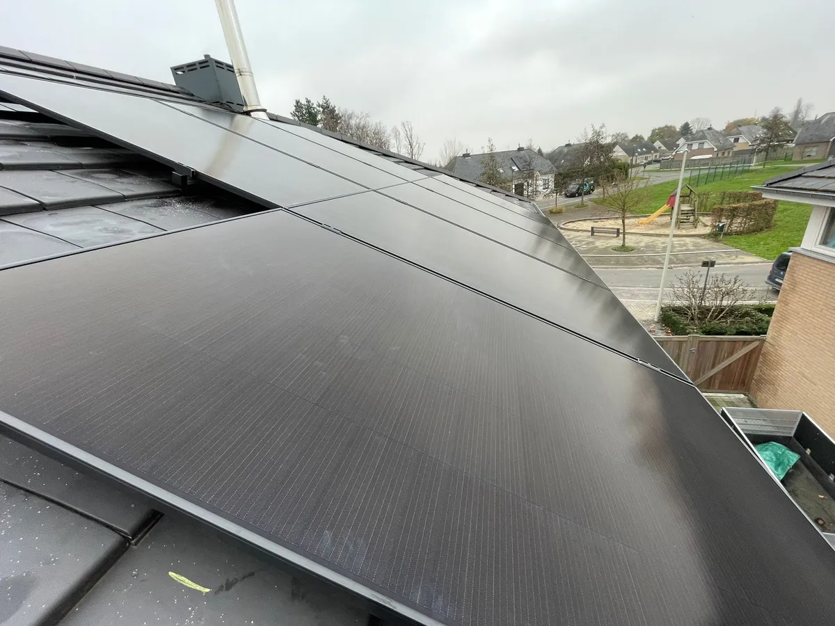 Zonnepanelen + Batterij + Slimme Sturing installatie Evergem — Solarnation