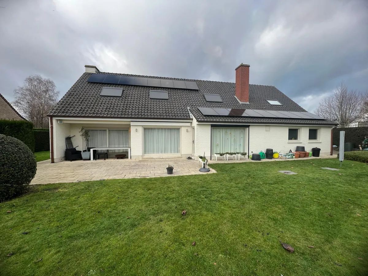 Zonnepanelen Kortrijk (8500) — Erkend installateur Solarnation Zonnepanelen installatie Kortrijk — Solarnation