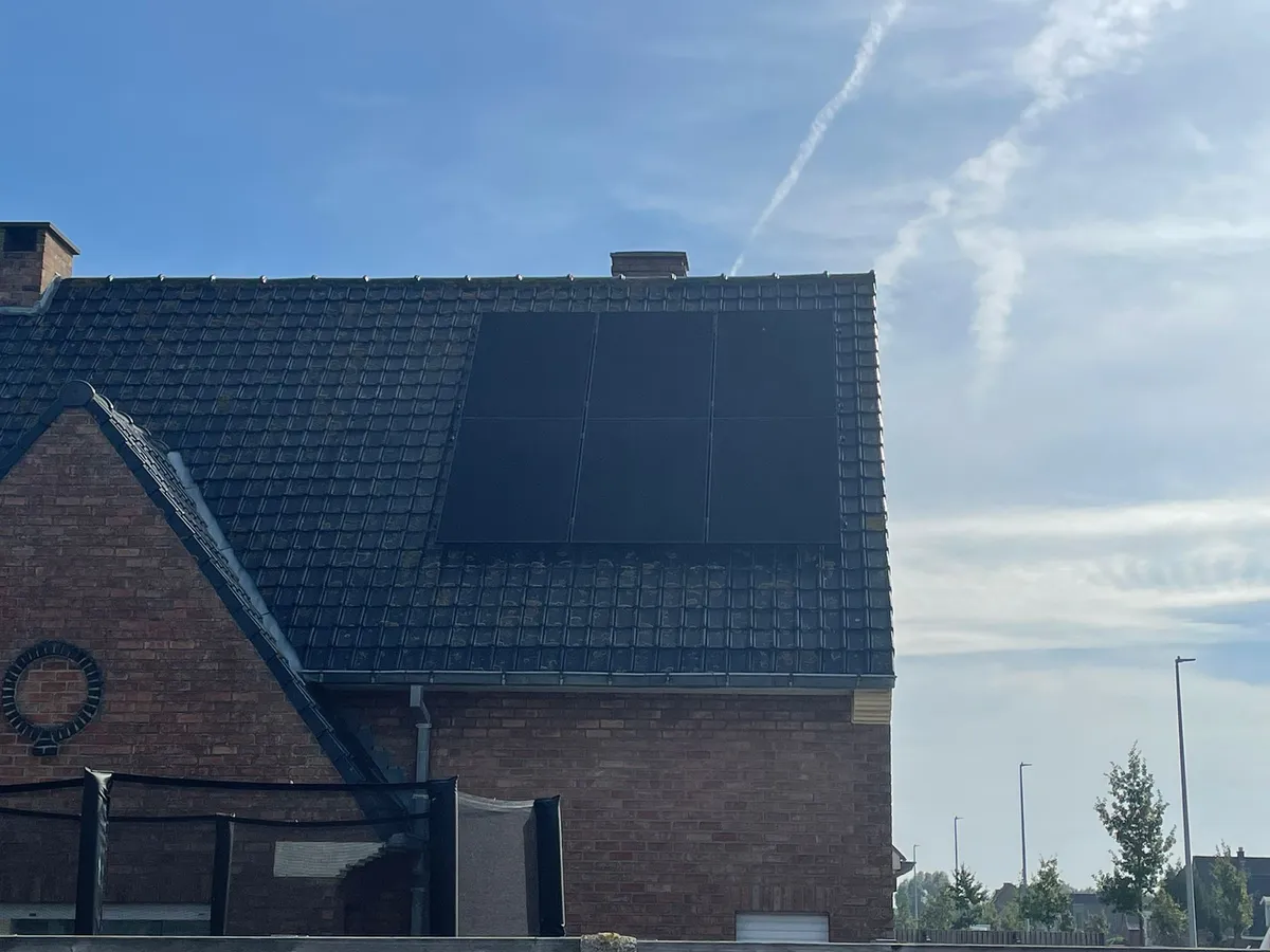 Zonnepanelen + Batterij + Slimme Sturing installatie Torhout — Solarnation