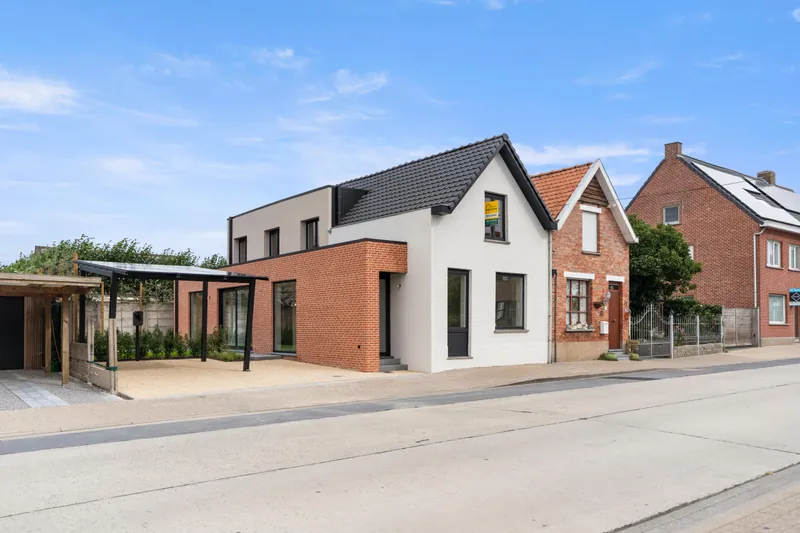 All-electric gerenoveerde woning in Torhout met solar carport, warmtepompen en thuisbatterij