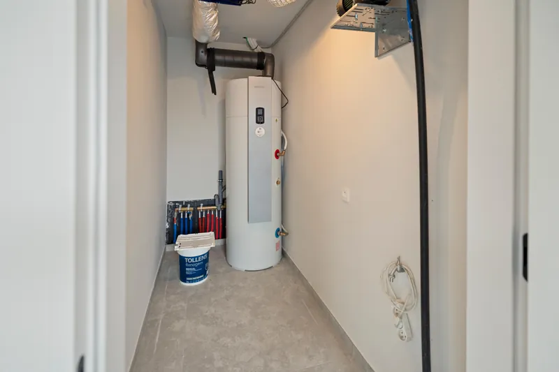 Atlantic warmtepompboiler voor sanitair warm water in de technische ruimte van de woning in Torhout